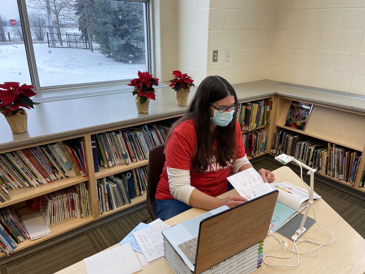 Mrs_Maks_Class's tweet photo. Thank you Mrs. Gaughan for volunteering to read this year’s @JamesGrievePS holiday read aloud in @JamesGrieveLLC. ❤️@RISERoom110. #community @JGProud2021 https://t.co/WFZjfzYolI
