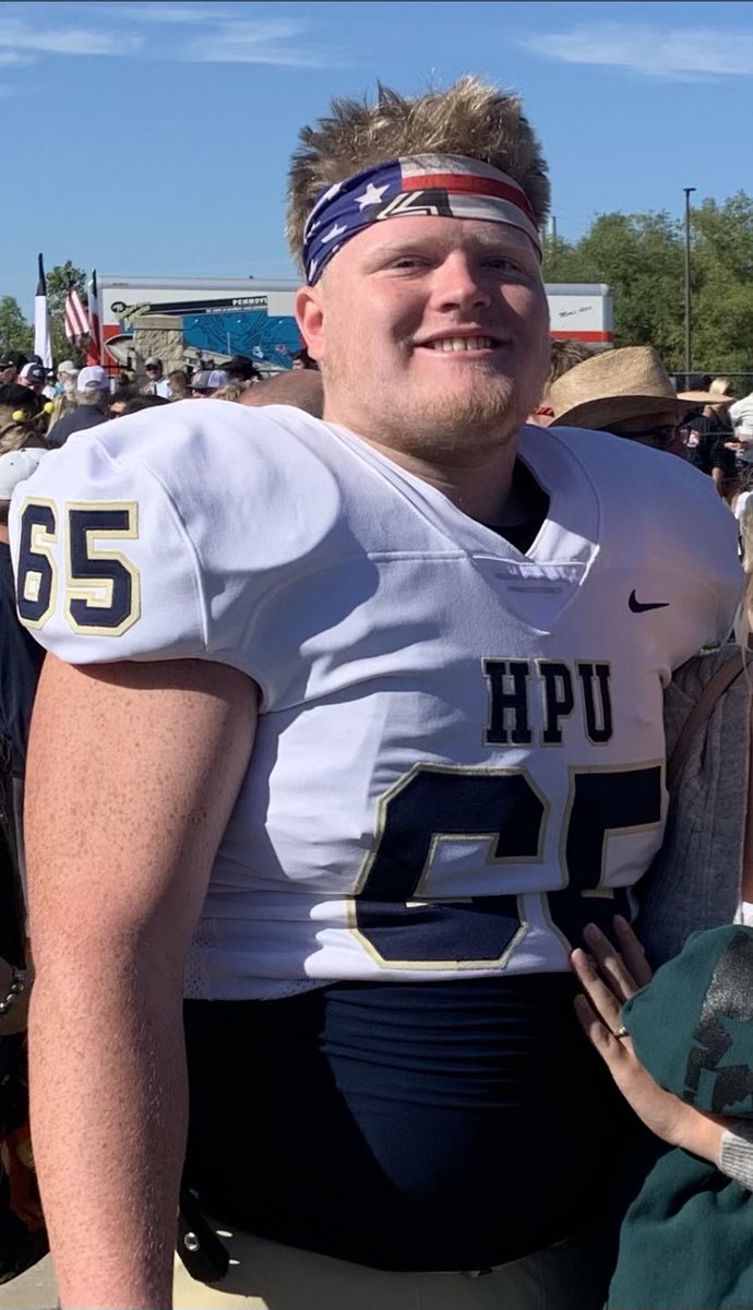 I ❤️ it when the former Falcons stop by the FH on their🎄 break. They grow up quick!
#FalconFamily
<a href="/theZacharyPitts/">Zachary Pitts</a> 
<a href="/CalebJ_Pierson/">CP</a> 
@DennisDman44 
<a href="/1ChaseHarrell/">Chase Harrell</a> 
<a href="/antionekfrazier/">Antione Frazier</a> 
Aaron Wolf
<a href="/Huffman_Falcons/">Huffman Falcon Football</a> 
<a href="/HuffmanISD/">Huffman ISD</a>