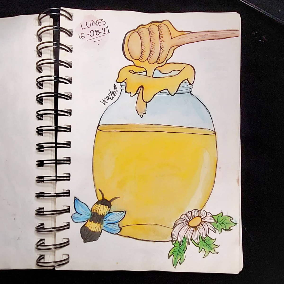 veritocraft's tweet photo. ¿Qué es lo que necesitas oara ser feliz?
Nada, porque la felicidad está en tu interior 
Como la miel de un panal 💛 https://t.co/DOxVQPheMq