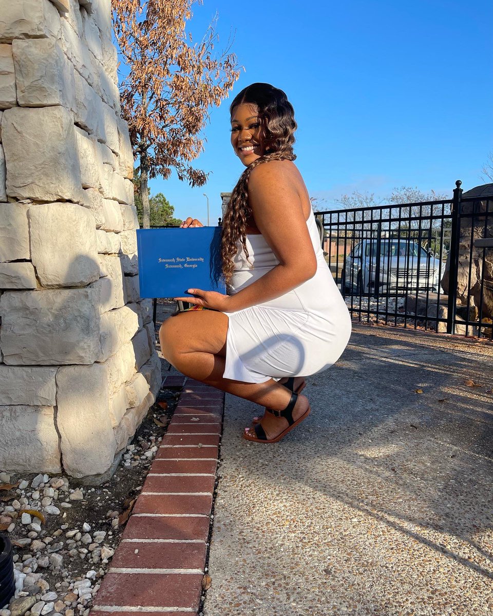 Ykawaii_'s tweet image. Bitch I graduated, call me big fish🧡 #ssu21