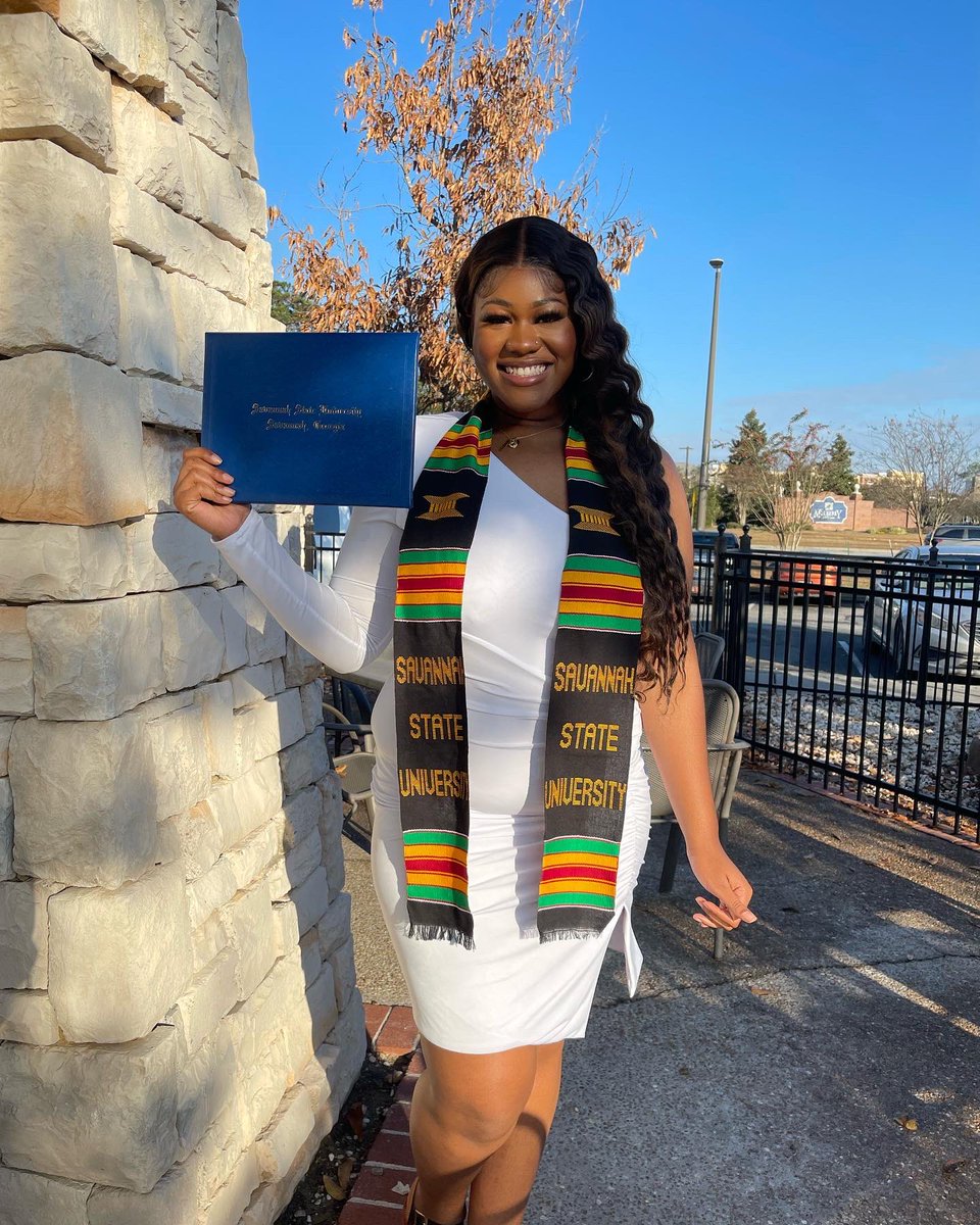 Ykawaii_'s tweet image. Bitch I graduated, call me big fish🧡 #ssu21