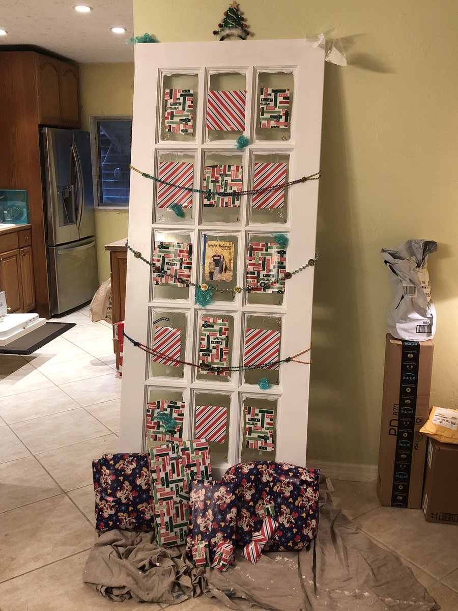 MsMatchedSocs's tweet photo. Today my family is celebrating Thanksmas, since I can’t be home for either holiday. When you dont have a christmas tree, you gotta improvise. BEHOLD https://t.co/b0Tn0NtYgP