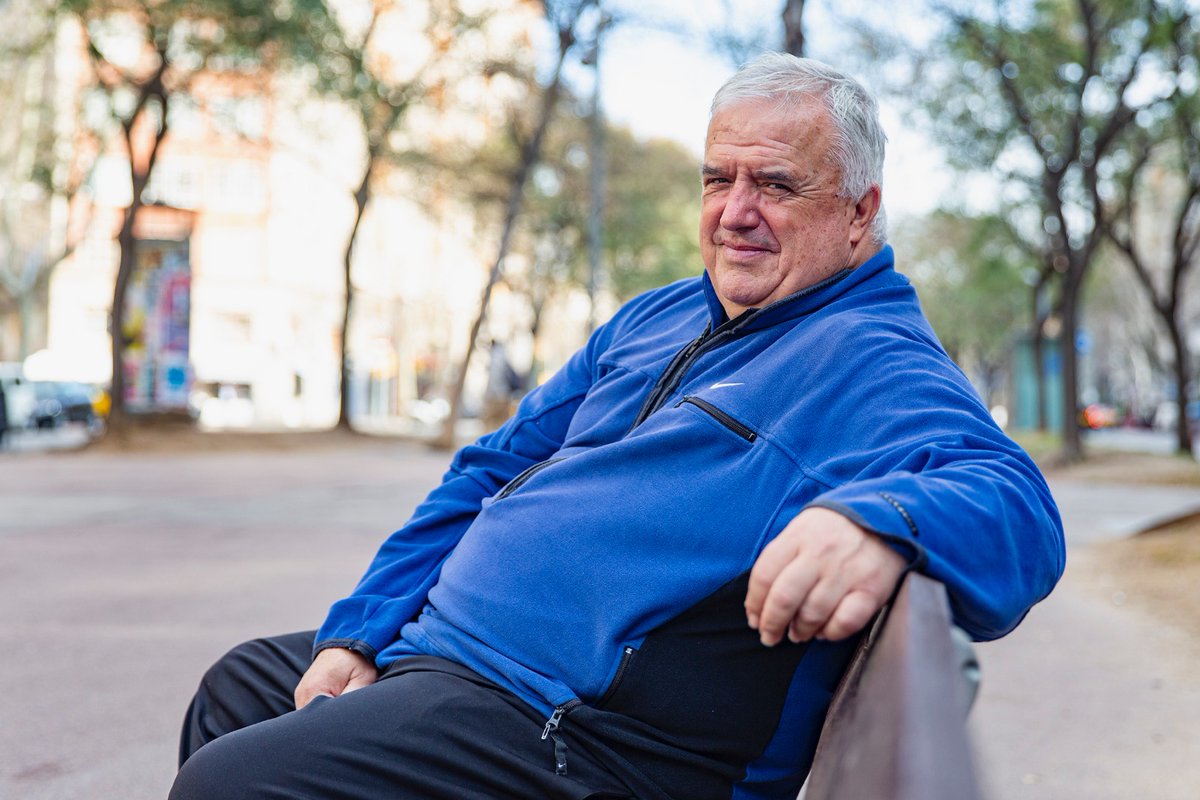 diariARA's tweet photo. ‼️ Investigació de l'ARA

"No li desitjaria a cap nen": una seixantena de testimonis relaten els abusos i vexacions de l'excoordinador del futbol base del #Barça Albert Benaiges a l'Escola Barcelona. Obrim fil 🧵

✍🏼 @AlbertLlimos
🔗https://t.co/ujVi3Staha https://t.co/jbdmIcmDio
