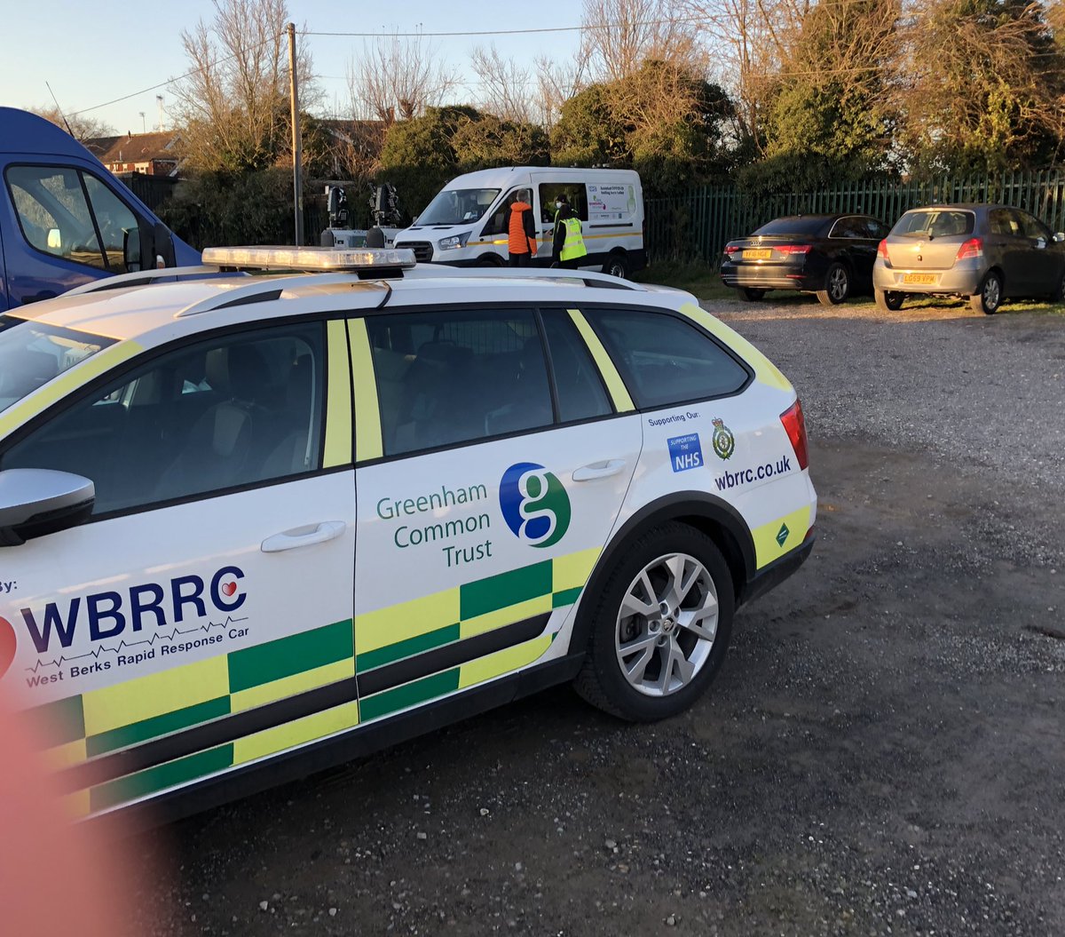 WBRRC's tweet photo. @HealthWWBerks @HungerfordCC @HungerfordSurg1 @Hungerford_TC @NewburyToday @PennyPostWB delighted to be helping the Covid #GrabaJab #HungerfordPopUp &amp; #communityTesting program - huge thanks to the wonderful volunteers braving cold but bright day, mobile vaccine team,Matt our volunteer responder 👍👏@HealthWWBerks @BerksWest_ICP  @UKHSA @NewburyToday @PennyPostWB https://t.co/JC4tzkTovi