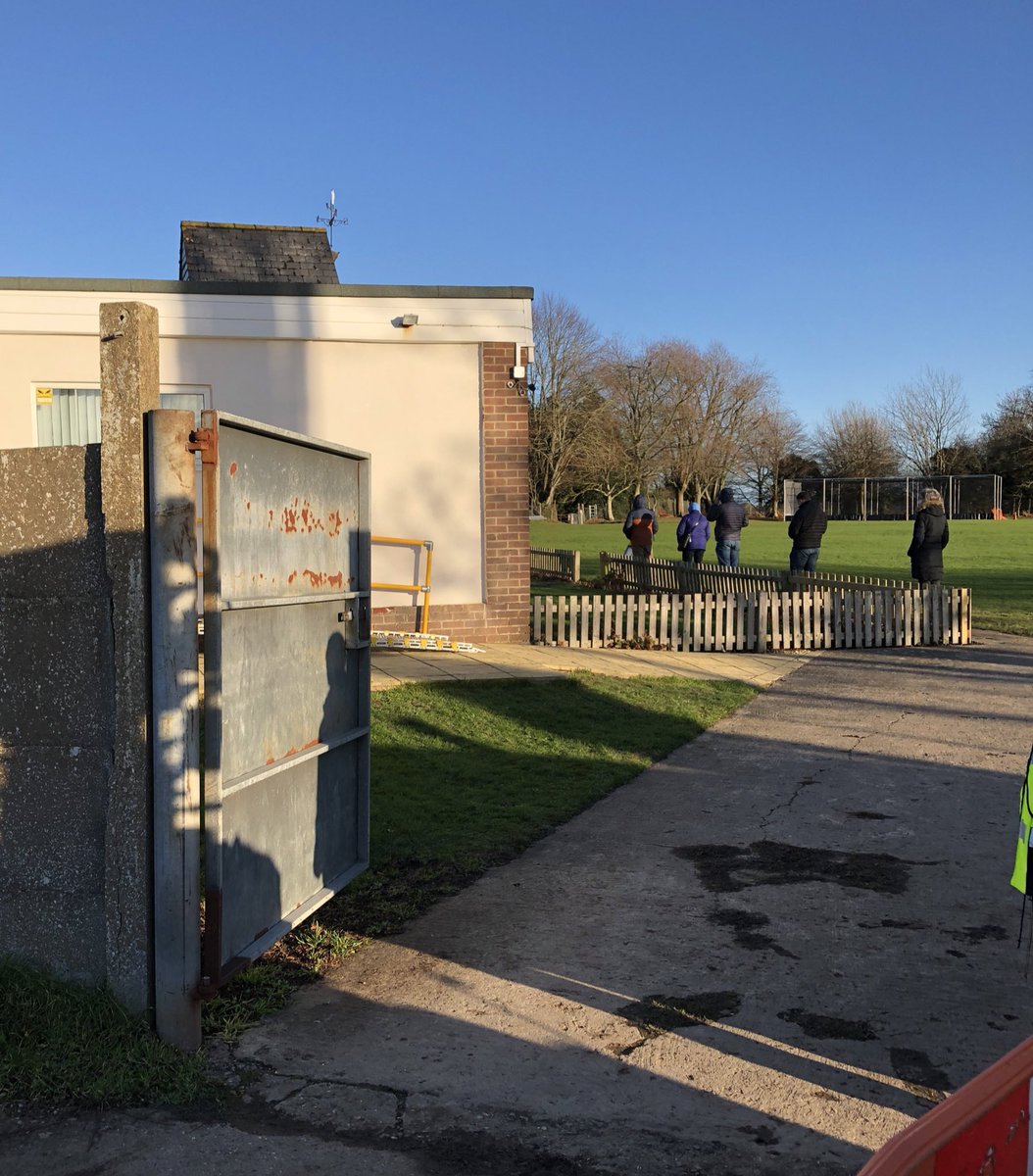 WBRRC's tweet photo. @HealthWWBerks @HungerfordCC @HungerfordSurg1 @Hungerford_TC @NewburyToday @PennyPostWB delighted to be helping the Covid #GrabaJab #HungerfordPopUp &amp; #communityTesting program - huge thanks to the wonderful volunteers braving cold but bright day, mobile vaccine team,Matt our volunteer responder 👍👏@HealthWWBerks @BerksWest_ICP  @UKHSA @NewburyToday @PennyPostWB https://t.co/JC4tzkTovi