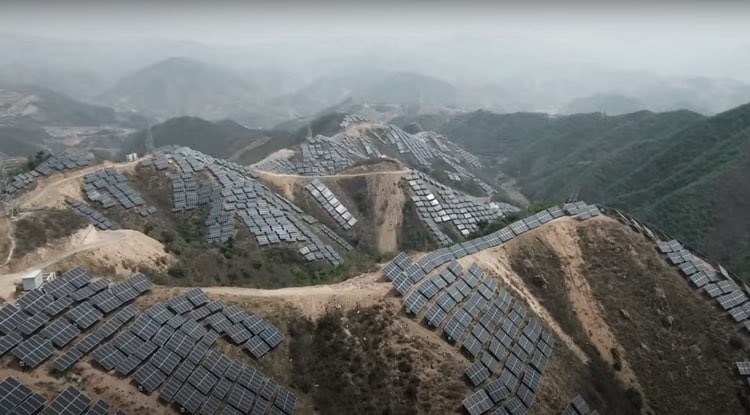 Danale's tweet photo. Israeli solar farm maintenance company #SolarDrone and drone maker #Airobotics have teamed up to solve this problem by developing drones that will clean solar panels.
#Israel 🇮🇱🇮🇱 https://t.co/tMrvGggZWq
