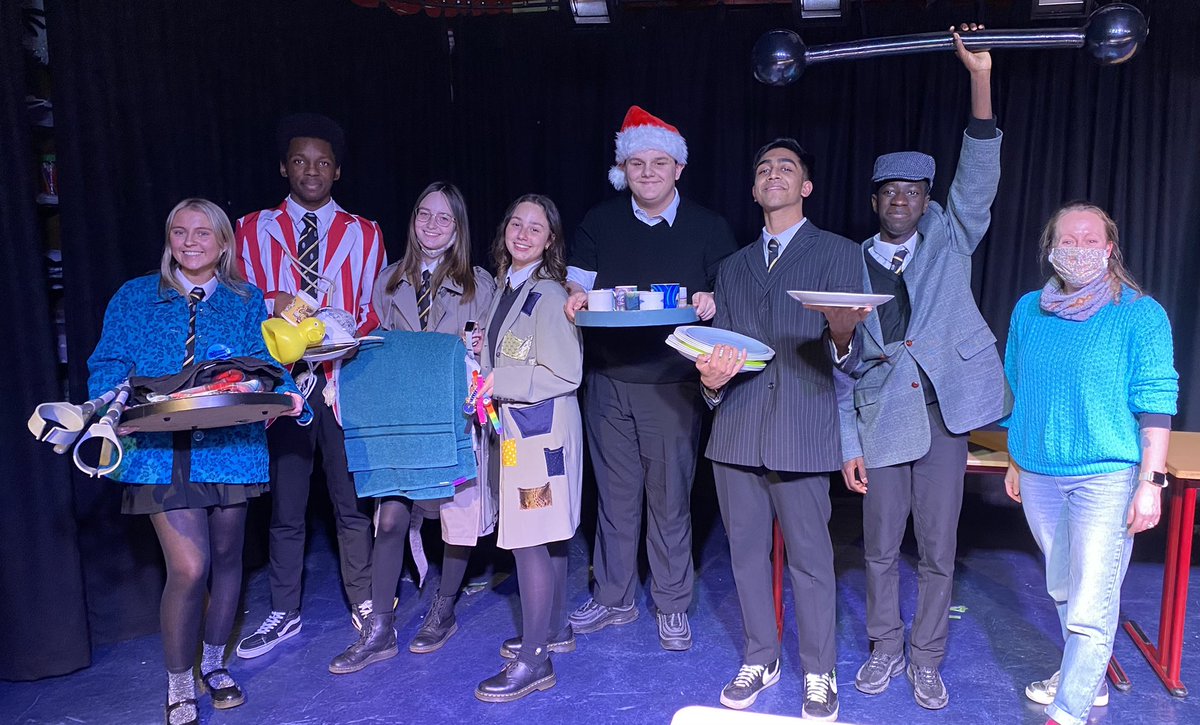 barras100fest's tweet photo. Stunning photos of Young Traders from St Mungo’s Academy performing for camera. Sadly, because of new restrictions, they won’t be able to perform live at tomorrow’s showcase event, but we will be screening their film. @GlasgowHeritage @TrustCultural @CreativeScots https://t.co/xfF2rZhnqy