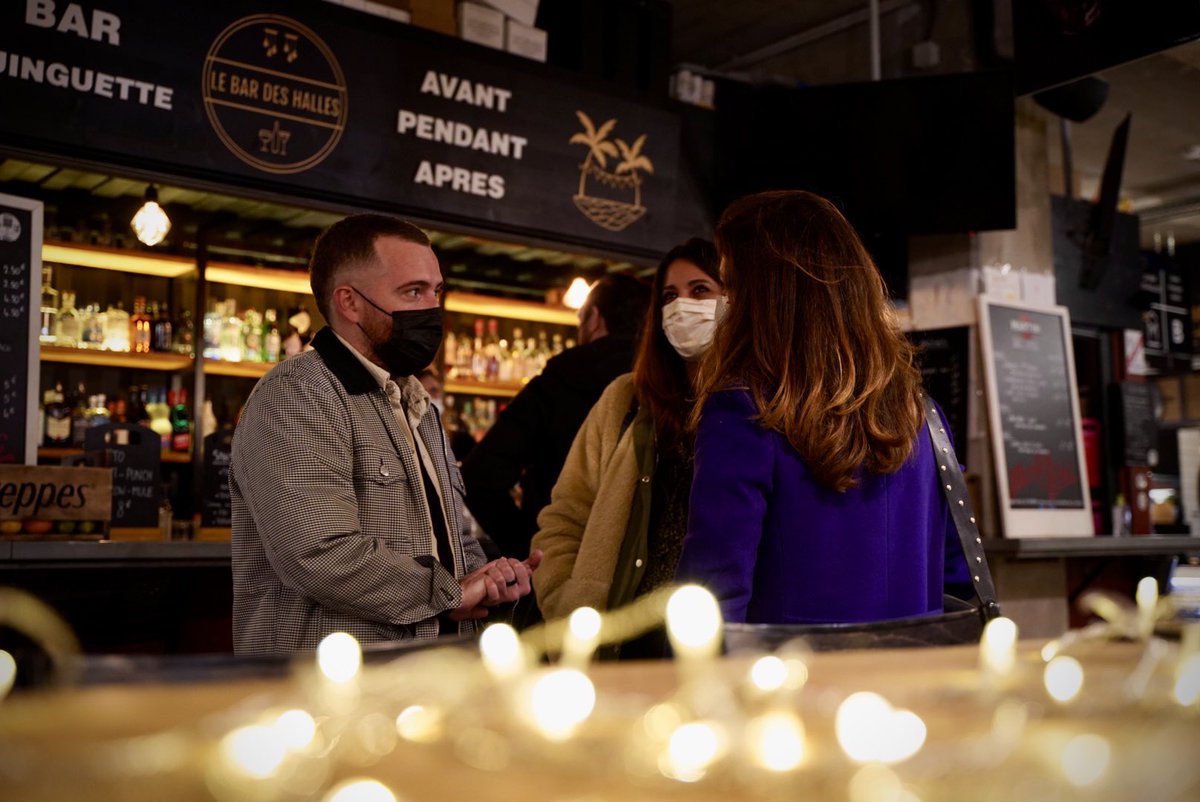 CoDubost's tweet photo. Déjà les 2 ans des #HallesDuLez ! 🎂

Ravie d’avoir pu échanger avec les commerçants du @marchedulez et les étudiants de @MS_Montpellier en pleine organisation de cette belle soirée anniversaire.👏🏽

L’occasion de découvrir l’exposition du photographe montpelliérain  @GuilhemCanal https://t.co/FFBfE7YhyI