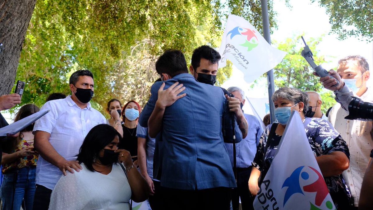 En el #DiaDeLosDerechosHumanos reafirmamos nuestro compromiso con la verdad, justicia y reparación de violaciones hacia ellos.

Estamos en un momento en el que elegiremos entre un Chile de respeto o retroceder hacia los oscuros años de nuestro país. Seamos esperanza!