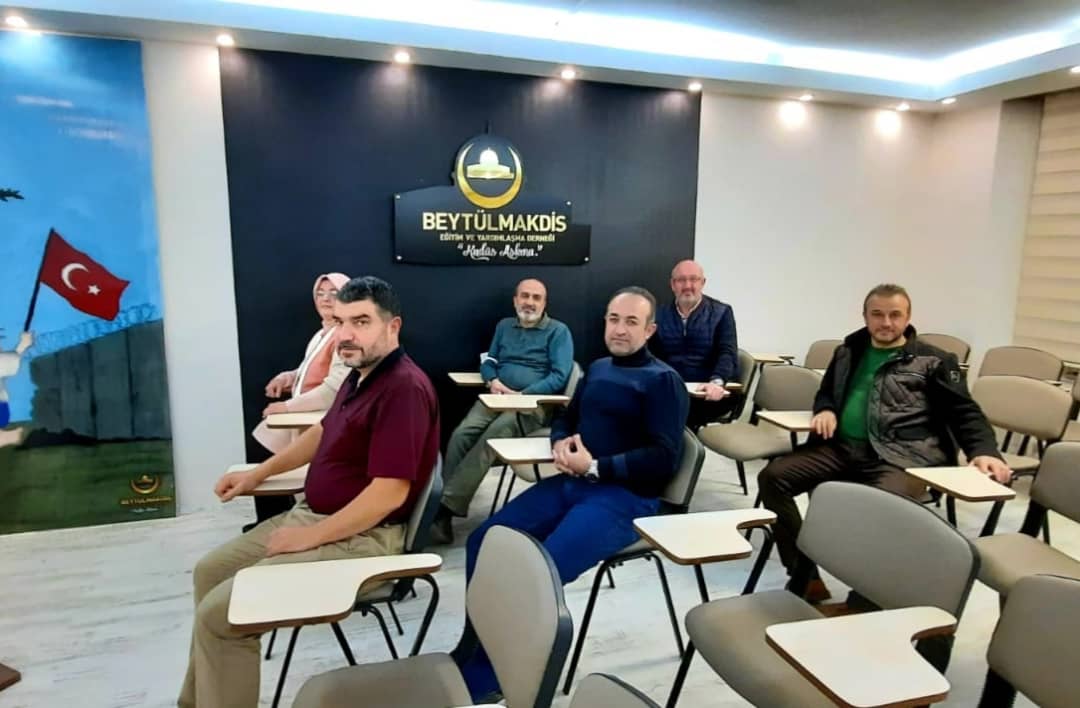 fevzikonac's tweet photo. Beytülmakdis Derneği yönetim kurulu toplantımızı yaptık... 2022 yılında yapacağımız yeni çalışmaları istişare ettik... tüm Kudüs sevdalılarını aramızda görmekten mutluluk duyarız🤲🤲 https://t.co/DigKYpMIzu