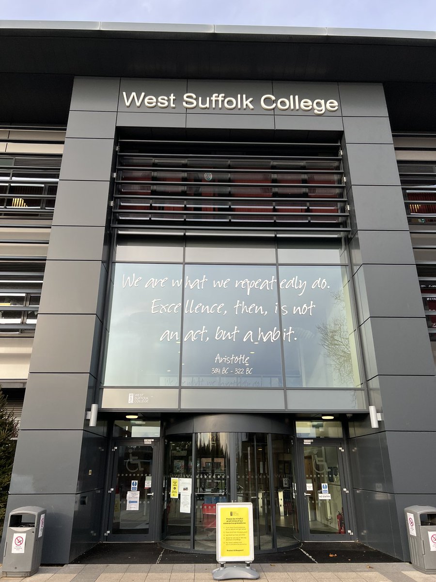 dianabarran's tweet image. The kind of visit that made me want to go to college! Great team at @WestSuffolk led by @NikosSavvas1 …just need to choose between assessing a crime scene, a VR lesson, art, design, photography, amazing cookery, engineering! Inspiring stuff clearly focused on the future 👏👏🏽👏🏾