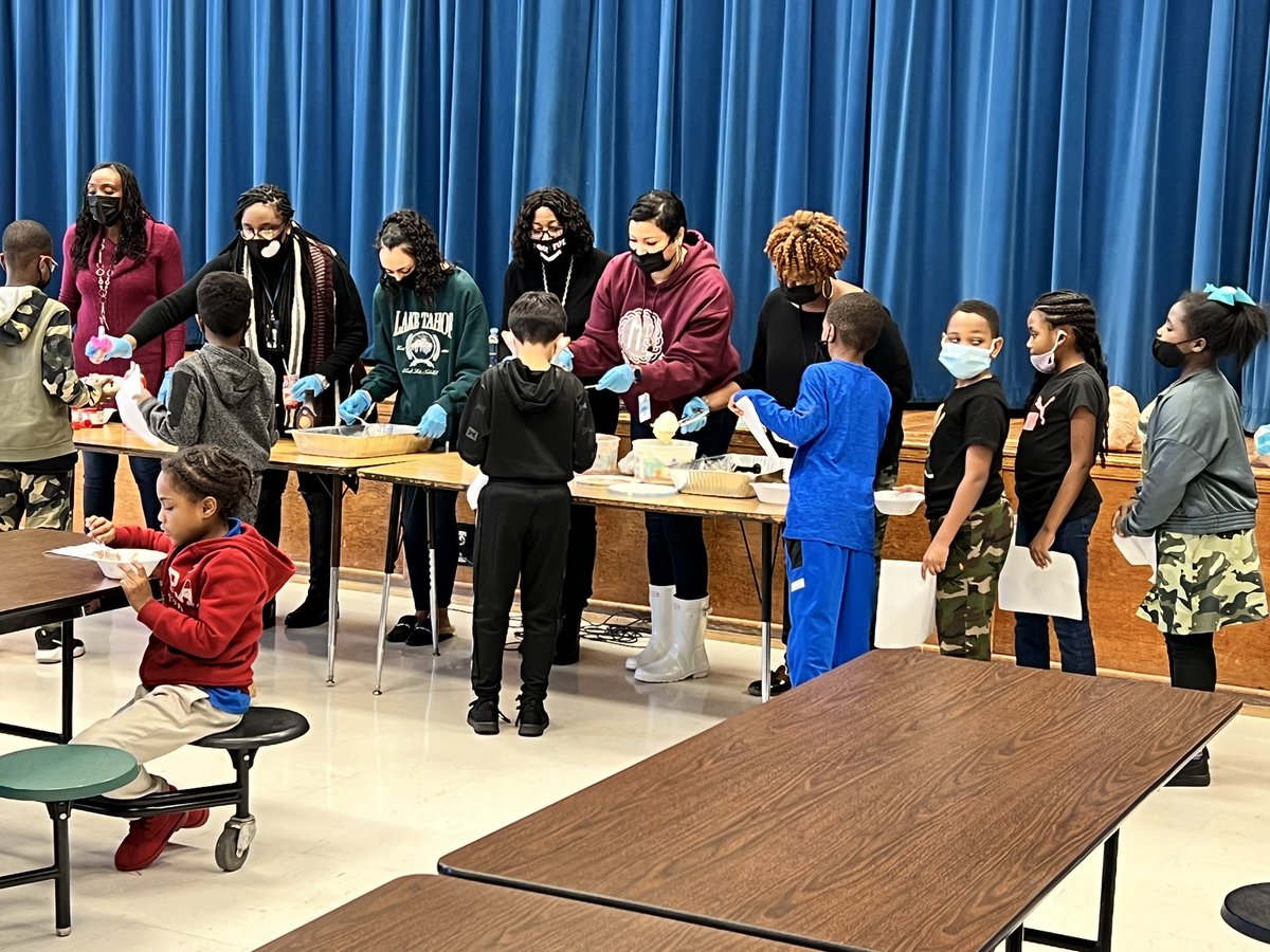 DrHSDeveaux's tweet photo. Multiplication Sundae Party was a hit with third grade students who have mastered their multiplication facts! What a great way to end the week! @MilfordMariners @DrTykier https://t.co/Up1BeTANDr