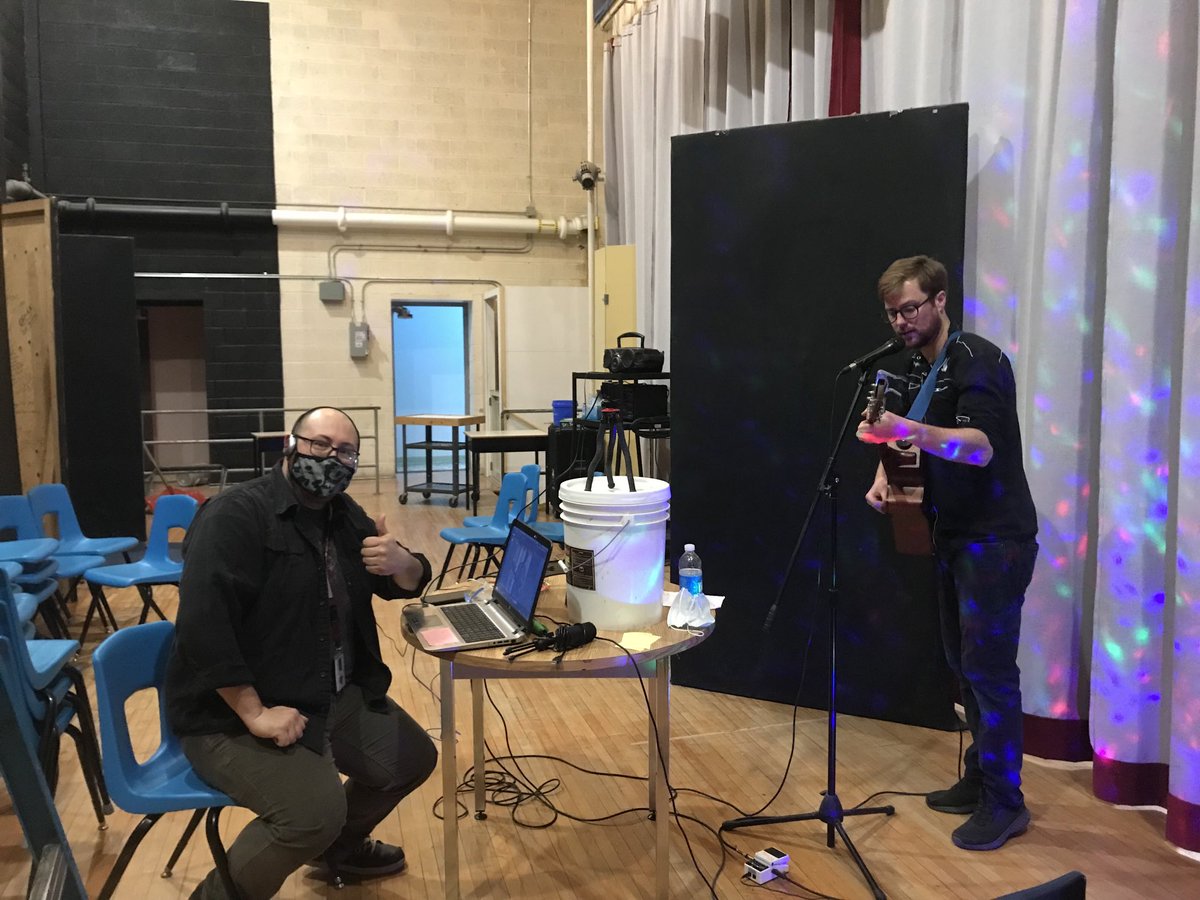 BeaconsFieldMid's tweet photo. Thanks to Adam Washburn for today’s live and live-streamed concert and to ⁦@MrRoyLiteracy⁩ for making it happen! https://t.co/bFjUPiTjZo