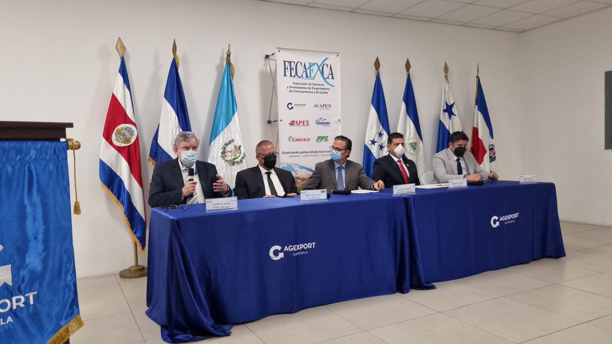 andre_videsgt's tweet photo. Inicia la conferencia de prensa de #FECAEXCA con motivo de la celebración de su Asamblea General Ordinaria 2021 en la que se abordaron temas y estrategias de relevancia para impulsar el crecimiento de las exportaciones en Centroamérica. #ExportacionesCA https://t.co/Hq0EsiKp9z