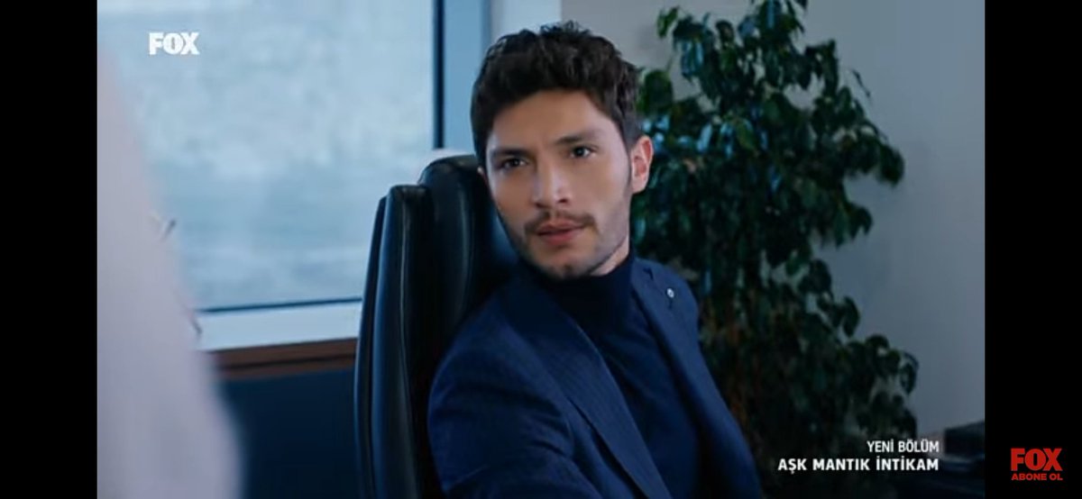 Arassck's tweet photo. "I don’t want to see you here with company."
"I’m not interested in being here with you either."
"Is that why you never take off that necklace?"

 #aşktankaçamazsın https://t.co/eEQiZdOICF