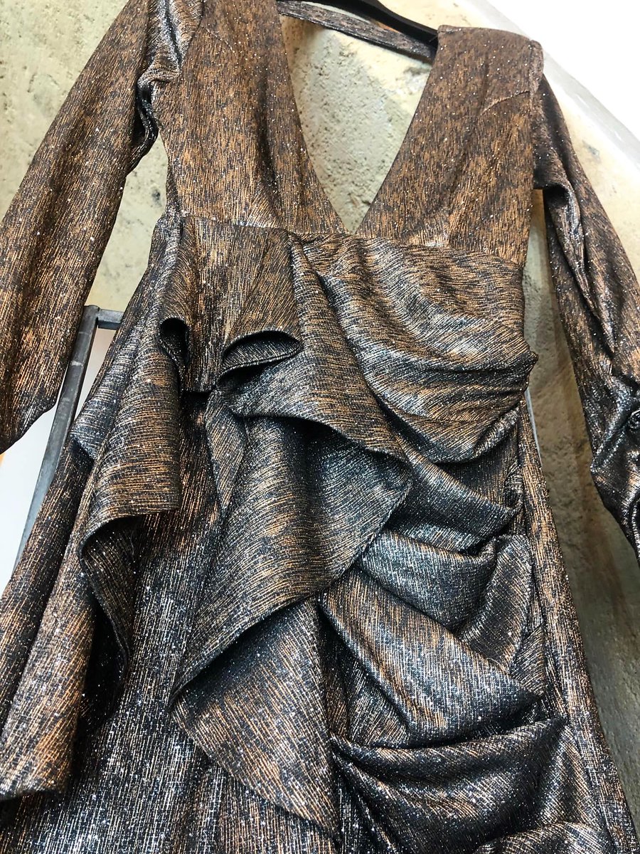 raffaellabouti's tweet photo. Paragonabile a un'opera d'arte. Nel Melania padroneggiano il drappeggio e le linee ultra femminili e raffinate molto studiate.
#Soughtafter RICERCATO

#melaniaminidress
#ricercato #raffaellaboutique https://t.co/fJbxjKs6OA