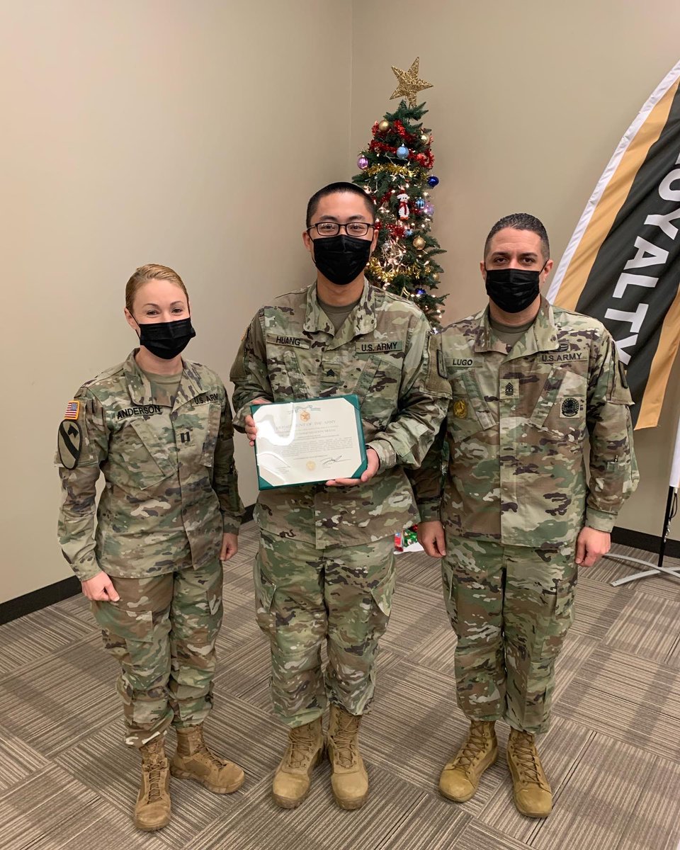 266_QM_BN's tweet photo. Merry Christmas Providers! We had food and festive music for our December FAMJAM.  HHC recognized an incredible NCO before his departure and our Tiger and Bulldog Seniors were recognized for their meticulous work with data management and overall awesomeness. https://t.co/uneotKj73Q