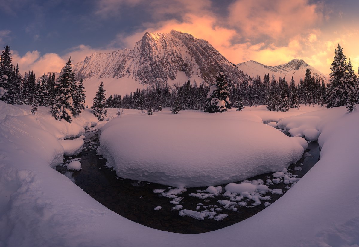 Sunset in Canadian Rockies is always special 

#sunset #winter #canada