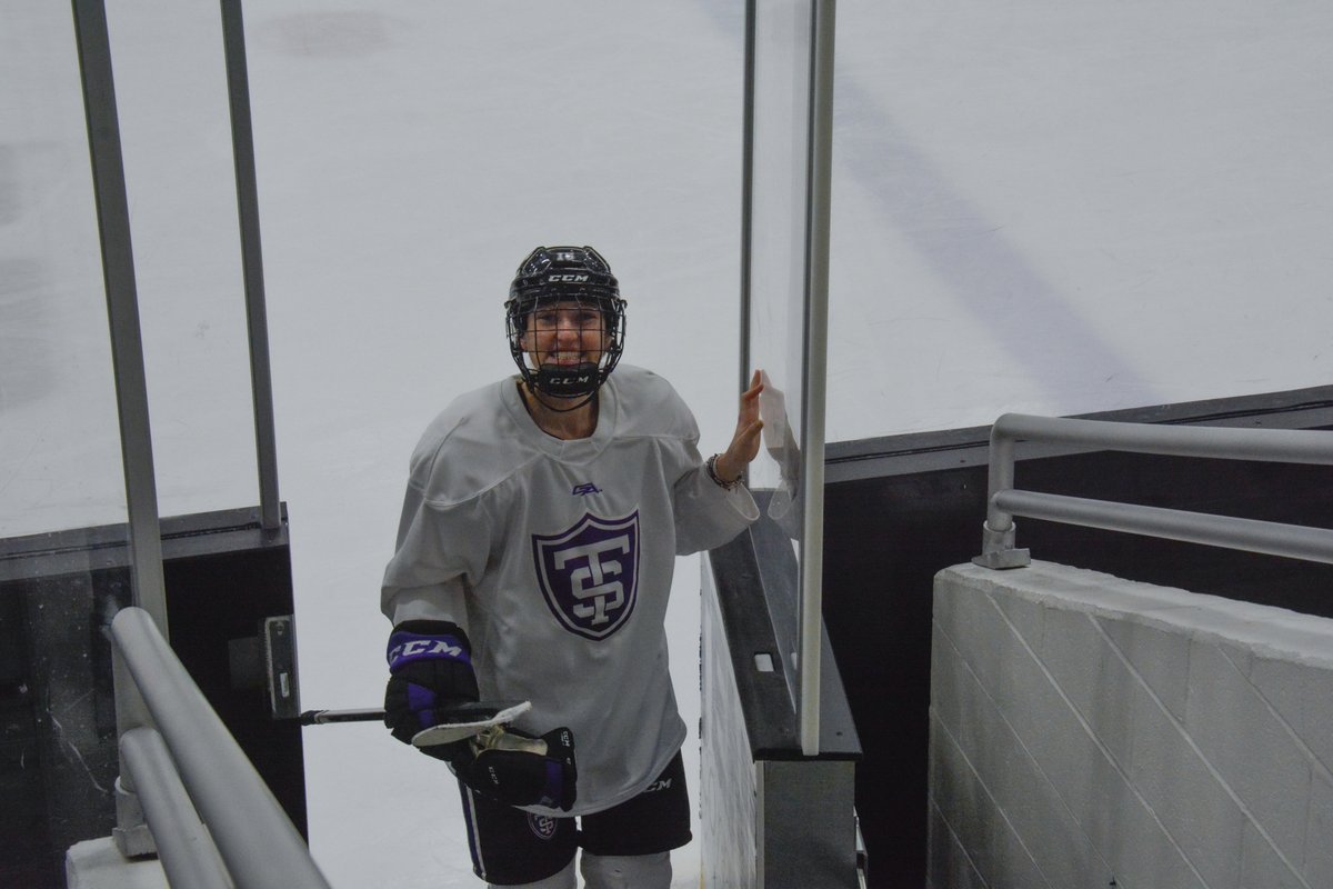 TommieWHockey's tweet photo. All smiles at pre-game skate 😁😁😁 https://t.co/OpoS5DyKGC