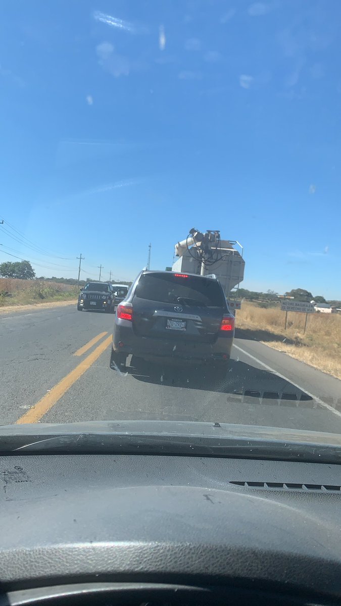 aradelcis's tweet photo. @Trafico_ZMG saben qué pasa en la carretera libre Gdl a Tepatitlan.  Llevo 30 min parada https://t.co/4JOkLZphCt