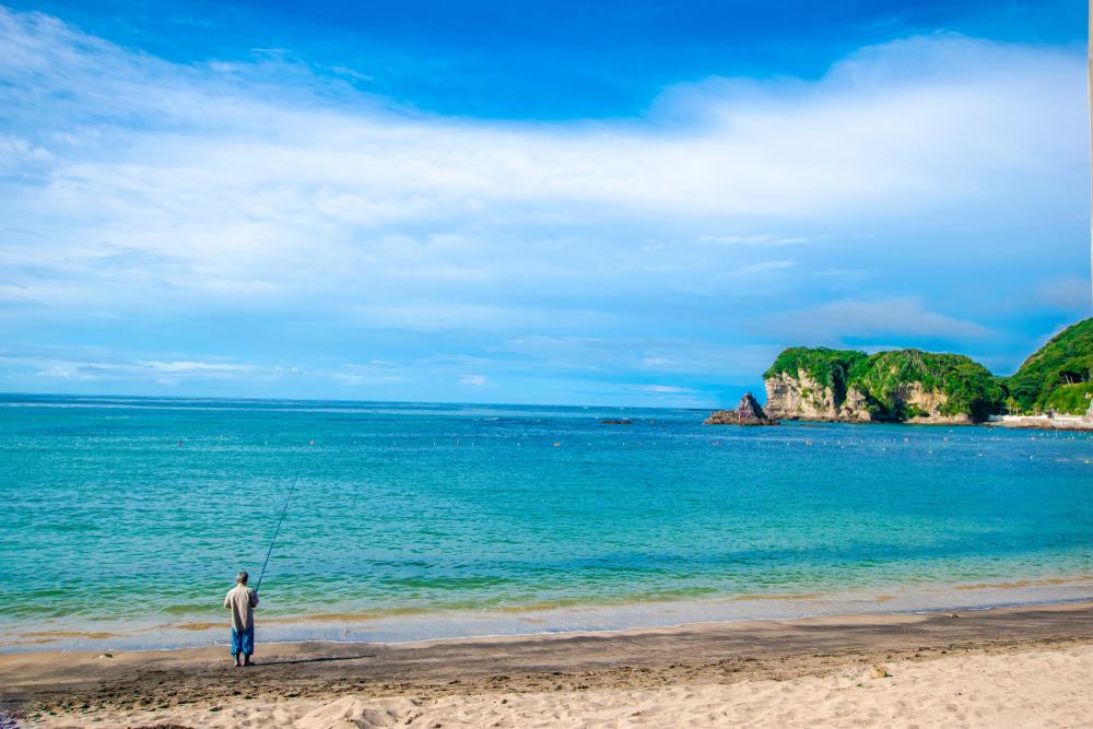 AvalonResort's tweet photo. You'll love the unique pink sand on this Japanese #beach. #travel  https://t.co/w0GS6iZZmM https://t.co/w3ap3mOuQa