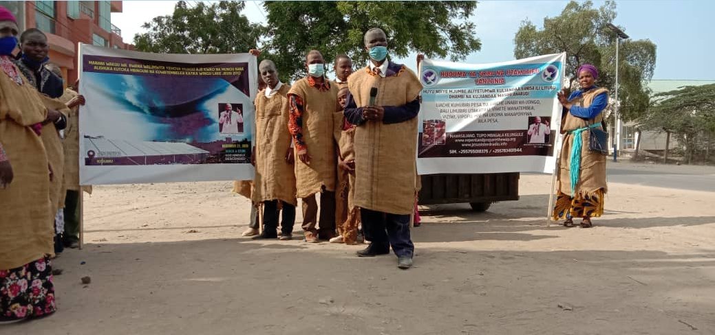 UNYAKUO wa KANISA utatendeka ghafla na wkt wowote kuanzia ss YESU KRISTO ANARUDI kulichukua KANISA. Pokea WOKOVU leo ili usiachwe. Ukiachwa utakuwa na hasara KUBWA Sana sbb hatorudiwa tena, JIANDAE fanya hima muda ni mchache Sana.