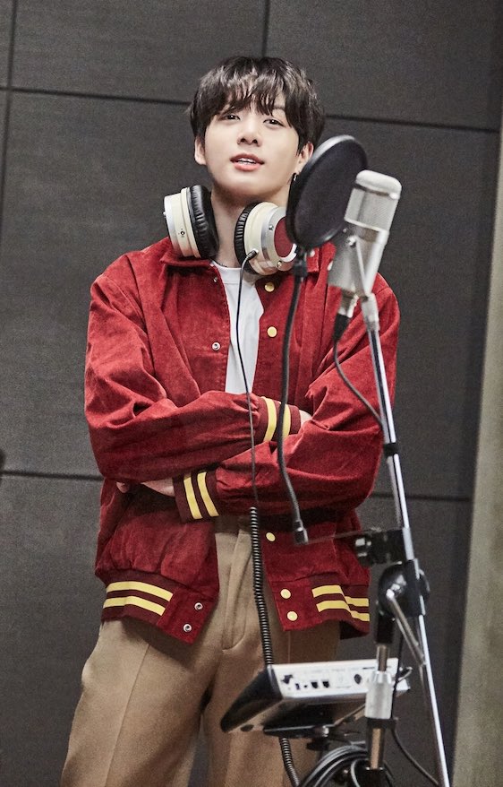 rockstarJKK's tweet photo. jungkook in red and boyfriend things https://t.co/jvch74SZd3