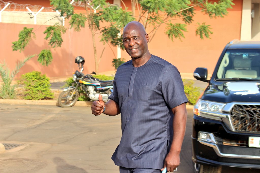 GalaRepublique's tweet photo. Niamey 🗣🗣🗣... Nos hôtes ont commencé à fouler notre sol !

Point focal des légendes, @AnthonyBaffoe est arrivé à #Niamey cet après-midi. 

#GalaRepublique 🇳🇪 https://t.co/3q5PNvOCv1