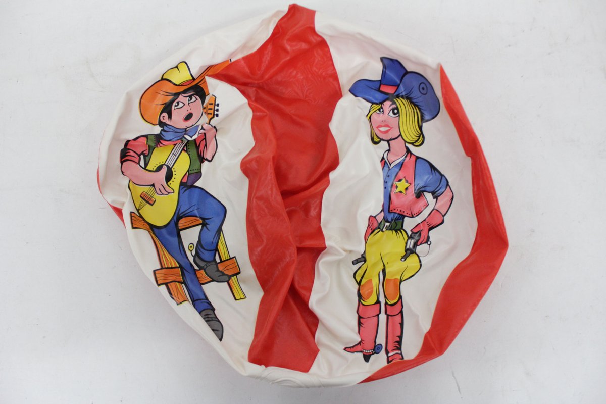 Albeit a little deflated, we could totally see @TheAutry spending an afternoon in #GriffithPark tossing around this East German beach ball with illustrations of cowboys and cowgirls. #MuseumGiftSwap