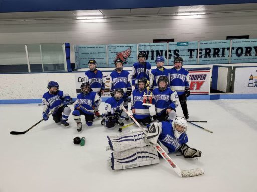 Come support the Hopkins Youth Hockey Association at Evereve Wayzata! Join us on December 16th, from 5-8 for a fundraiser! 15% of what is purchased during the party will benefit Hopkins Hockey.