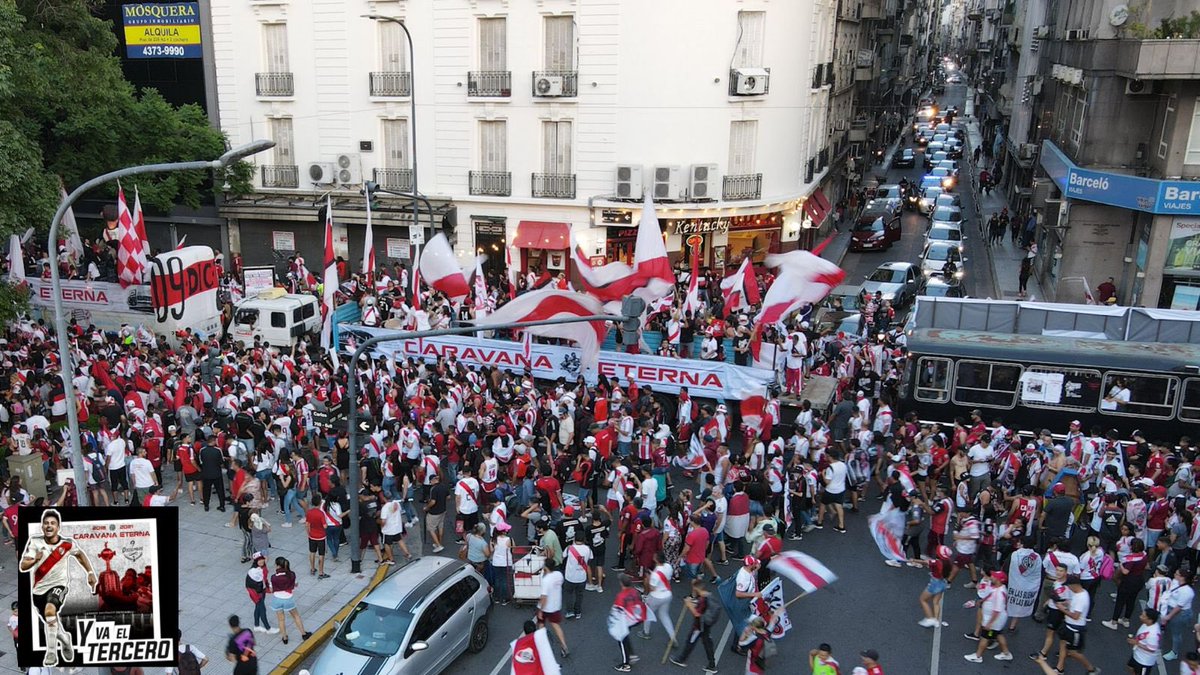 caravanaeterna's tweet photo. Abrimos hilo de las mejores fotos de #CaravanaEterna 📸🐔

Subi la tuya!!! 

@SubComDelHincha ⚪️🔴⚪️ https://t.co/rL2PmcImE2