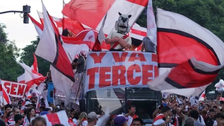 Abrimos hilo de las mejores fotos de #CaravanaEterna 📸🐔

Subi la tuya!!! 

<a href="/SubComDelHincha/">Subcomisión del Hincha</a> ⚪️🔴⚪️