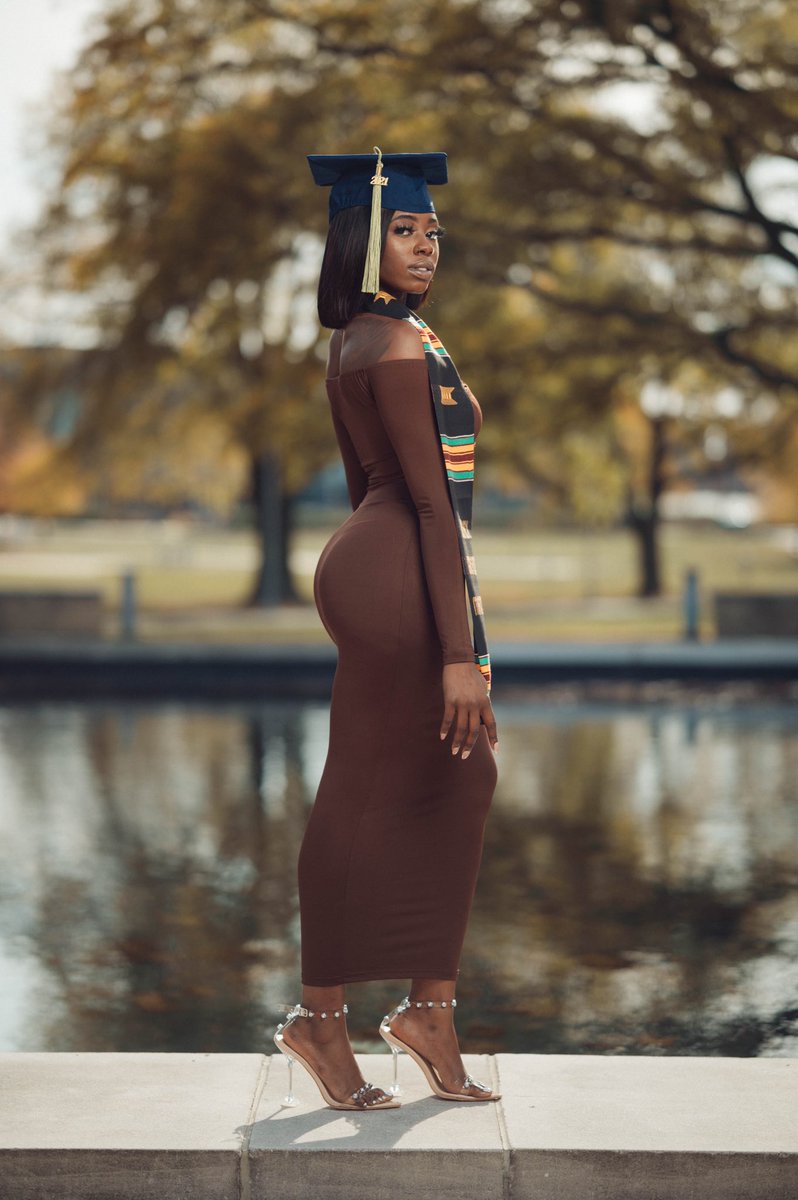 litshorty__'s tweet photo. Eleganceโจ
Youโll remember meโฆ๐
#BlackGirlMagic โจ
#BlackGradsMatter โ๐พ
#ncat21 ๐๐
#Melanin ๐ค
#GradBae ๐ป
MUA๐จ: @nillibeats
Hair: @theumbrellaofbeauty https://t.co/fOo9osQl29