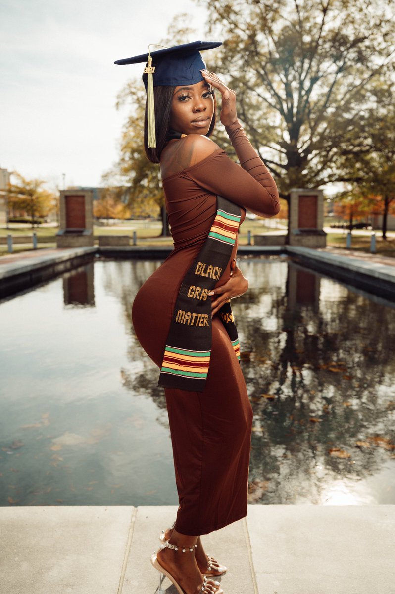 litshorty__'s tweet photo. Eleganceโจ
Youโll remember meโฆ๐
#BlackGirlMagic โจ
#BlackGradsMatter โ๐พ
#ncat21 ๐๐
#Melanin ๐ค
#GradBae ๐ป
MUA๐จ: @nillibeats
Hair: @theumbrellaofbeauty https://t.co/fOo9osQl29