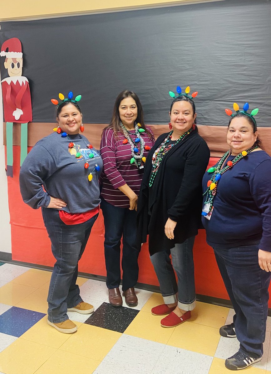 J3Ybarra's tweet photo. First grade is lit! #dallasisdholiday https://t.co/vPRaOgW6ty