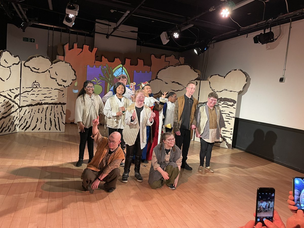 theshiftcollective (@orgshifter) on Twitter photo Absolutely brilliant performance - despite being unable to see audience facial responses. Not a single missed line and such a happy cast. <a href="/markmiddleton/">Mark Middleton</a> laughed a lot (panacea post surgery). Well done @SavvyTheatre 👏🏾 Absolutely brilliant performance - despite being unable to see audience facial responses. Not a single missed line and such a happy cast. <a href="/markmiddleton/">Mark Middleton</a> laughed a lot (panacea post surgery). Well done @SavvyTheatre 👏🏾