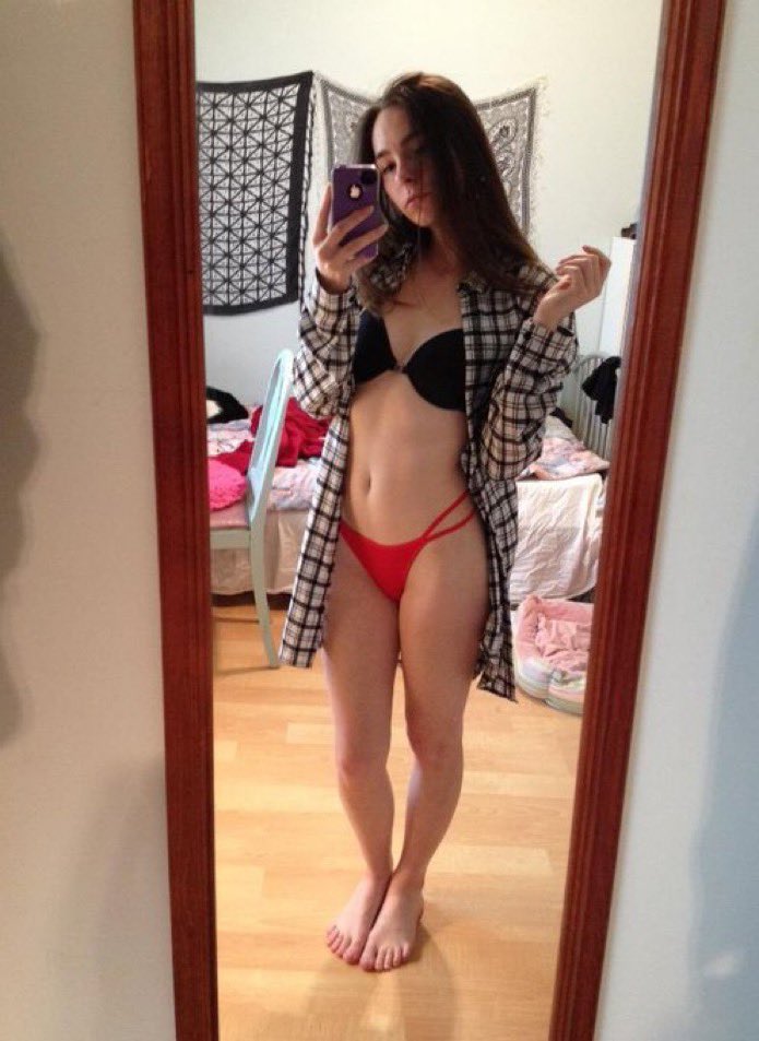 miaakitty_'s tweet photo. Za 100RT budou erotické a profil :) https://t.co/3QXbJWYjCB