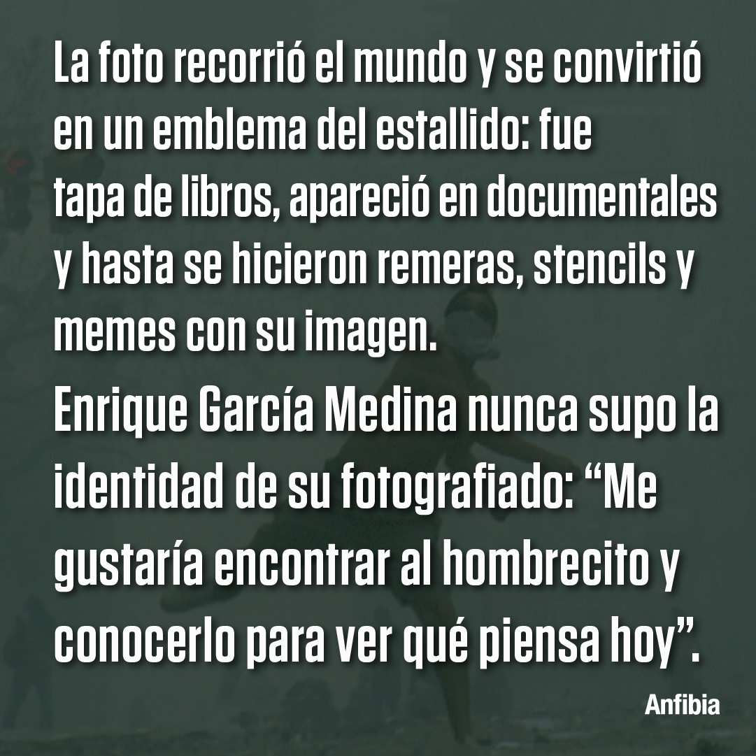 ‼️ Si el 20 de diciembre de 2001 protagonizaste el enfrentamiento contra la policía en Diagonal Norte y el obelisco, desde Anfibia te estamos buscando 📷 Queremos saber qué fue de tu vida, cómo fue esa tarde, cómo la ves hoy, dónde metiste la rabia.

Agradecemos la difusión ♥️