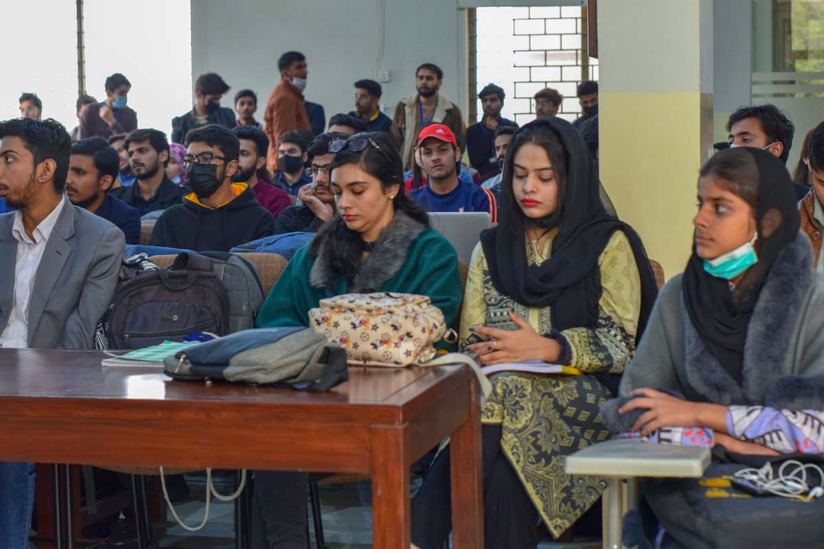 dscpucit's tweet photo. DECEMBER'S TECHFIESTA was what success looks like!
In the dazzling rays of sun and aroma of the books, we had a great session with our great speakers!
And what makes an event successful is the audience too! A cordial thanks to the amazing audience we had!
#dscpucit #DecTechFiesta https://t.co/AUaMRJSG1d
