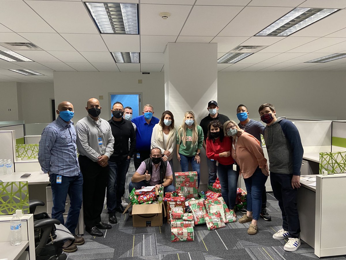 Cynthia Timmerman (@cynthiatimmerm3) on Twitter photo Day of Giving in St.Louis!! Presents wrapped 🎊 for two families!! Happy Holidays!! Enjoy!! <a href="/StaceyAMarx/">Stacey Marx</a> Day of Giving in St.Louis!! Presents wrapped 🎊 for two families!! Happy Holidays!! Enjoy!! <a href="/StaceyAMarx/">Stacey Marx</a>