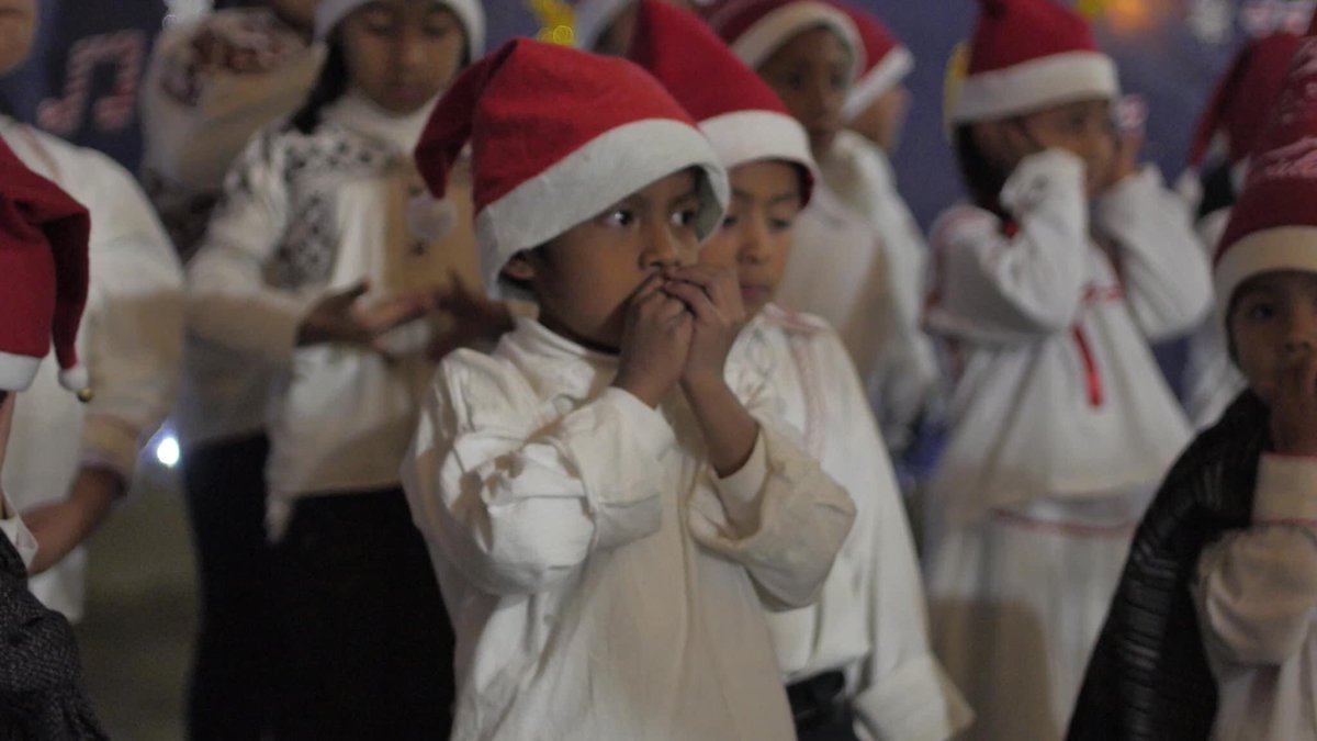 quinomixe's tweet photo. Oigan, vienen las posadas en Ayutla, estas son comunitarias nomás q este año pos no hubo muchos voluntarios locales para ofrecer una, ¿Xq por aquí no se animan a apadrinar una posada para lxs niñxs de Tukyo’m? En las posadas se reparte, atolito, pan y dulces 😄🎄 quien se apunta? https://t.co/29tGQvyNuv