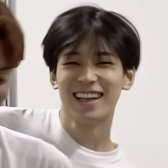 fluffywons's tweet photo. *✧･ﾟa million stars up in the sky one shines brighter I can’t deny
a love so precious a love so true a love that comes from me to you 
your smile is what makes me happy in this lifeೄྀ࿐ https://t.co/JCqfRV81rt