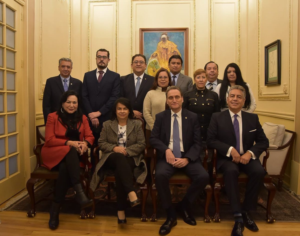 La alcaldesa <a href="/MargaretSaldana/">Margarita Saldaña</a> se reúne con <a href="/CANACOMexico/">CanacoCDMX</a> para coordinar programas de capacitación a personas que buscan empleo, empresarios y comerciantes y con ello, reactivar la #economía en <a href="/AzcapotzalcoMx/">Alcaldía Azcapotzalco</a> 

#ViveElCambio

<a href="/AleGutierrez_mx/">𝗔𝗹𝗲 𝗚𝘂𝘁𝗶𝗲́𝗿𝗿𝗲𝘇</a> Pdta #Leon Pdta Asoc Nal Alcaldes