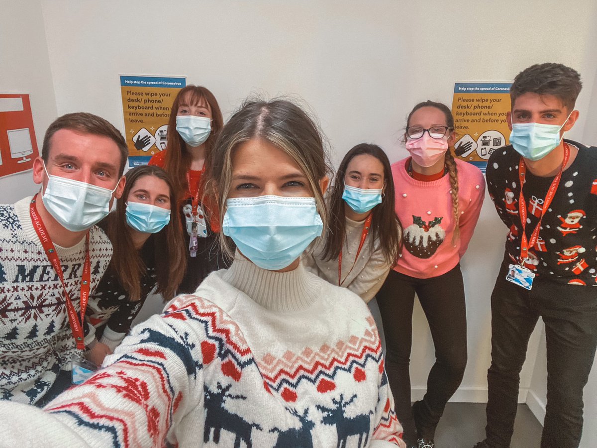 miss_ibalfour's tweet image. NQT Christmas jumper selfie 🎄🎅🏼 Almost finished term 2 @harrisacdundee! 🥳