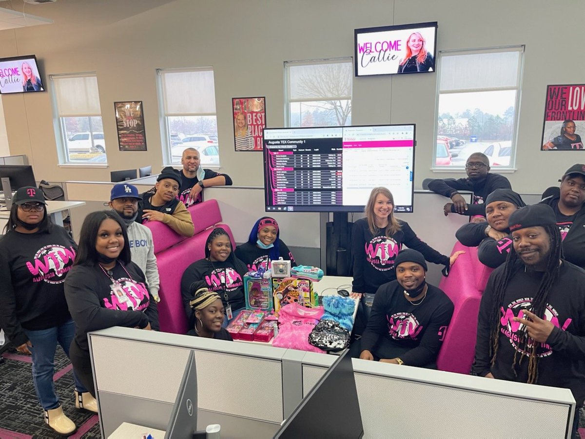 cjay2110's tweet photo. #TMOBetterTogether @RachRo03 @candymitchell06 @TarashaWright @deneisharocksRE https://t.co/gaqfrMrh2O