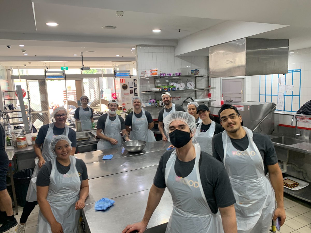 newrelic's tweet photo. Yesterday we closed our global offices for New Relic's Day of Service. This is a day for Relics to spend giving back to the causes and people that are important to us. Here are a few things we got up to:
🗑️ Cleaned up trash
🎁 Wrapped gifts
🍱 Packed meals
#RelicsGiveBack 💙 https://t.co/hpfQgrgfkR