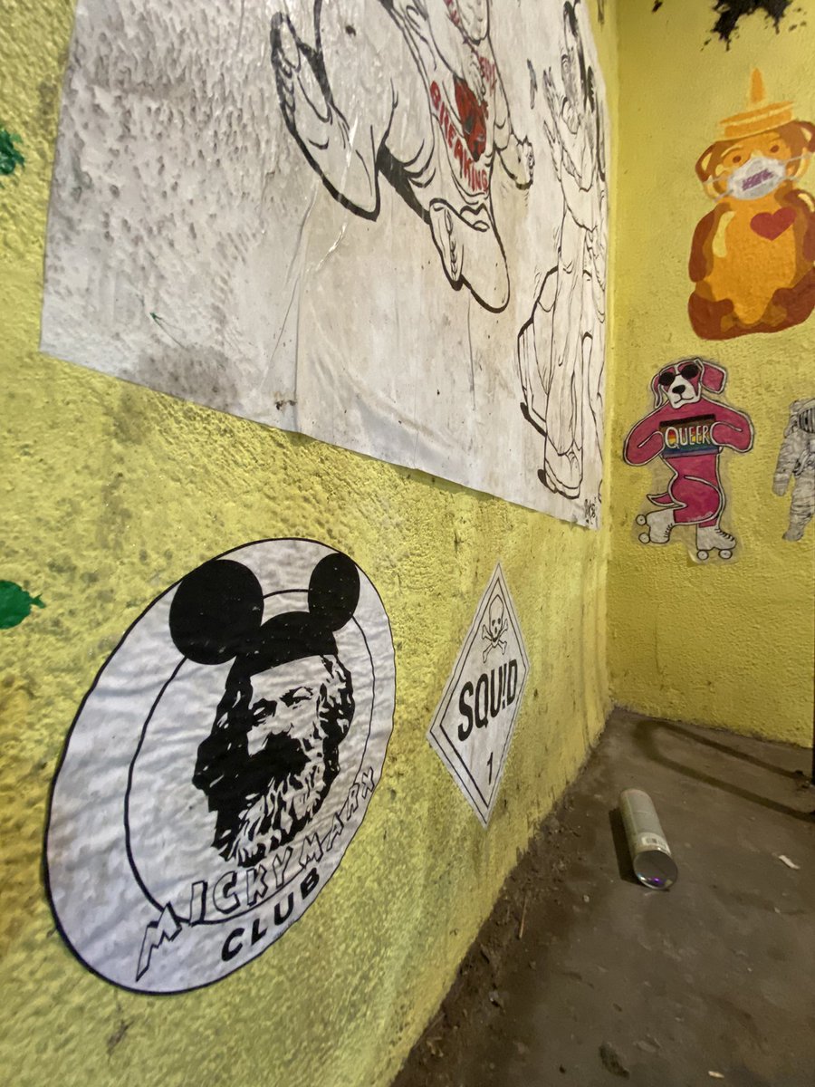 micky_marx_'s tweet photo. Melrose ave. Late 2020. #wheatpaste #streetart #melrose #lastreetart #streetartist #urbanart #laart #losangelesstreetart #graffiti #graffitiart https://t.co/Oy20t5cgCN