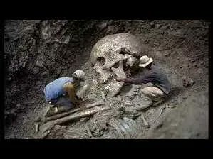 Watch This When You're High - Did You Know Cannibal, Red Headed, Giants Once Lived In A Cave In What Is Now The Middle Of Nowhere Nevada? barstoolsports.com/blog/3397555/w…