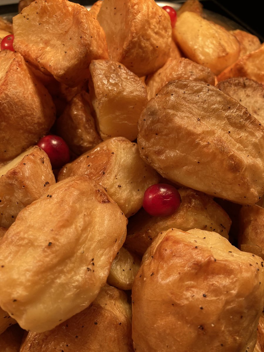 ChefRobWilliams's tweet image. First Christmas parties @RydalPenrhos. Great team combination with school staff and @HolroydHowe staff.