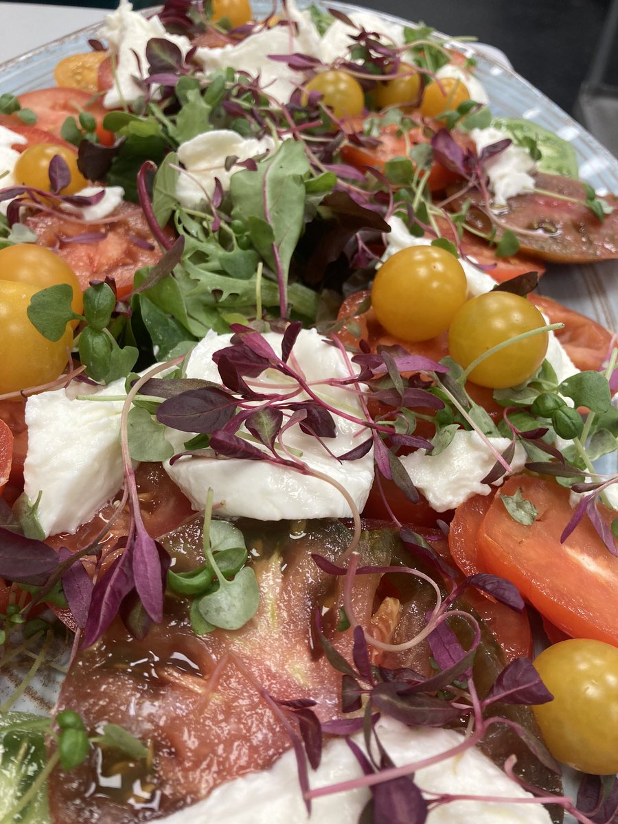 ChefRobWilliams's tweet image. Lovely sharing Heritage tomato and Mozzarella platter for @RydalPenrhos Michaelmas ball.